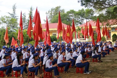 Ngành giáo dục Quảng Trị vận động gần 600 triệu đồng hỗ trợ học sinh vùng biển