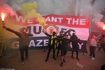 Man Utd lên tiếng sau vụ cổ động viên nổi loạn ở sân Old Trafford