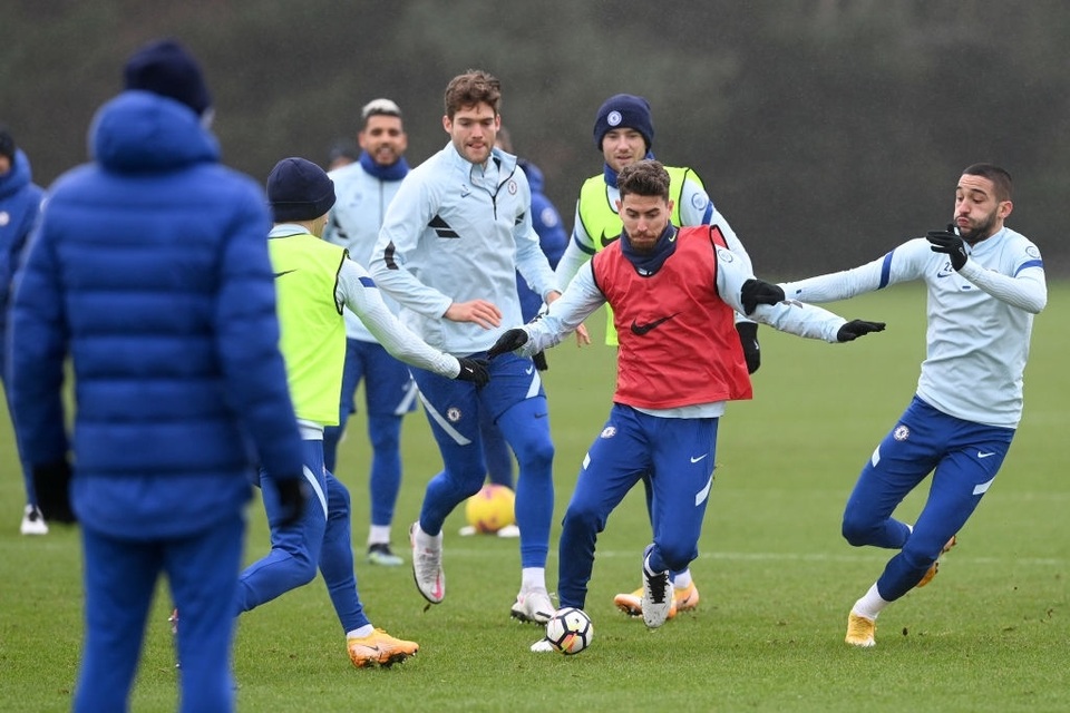 HLV Tuchel bắt cầu thủ Chelsea tập luyện với trái bóng mini - 3 HLV Tuchel bắt cầu thủ Chelsea tập luyện với trái bóng mini - 3