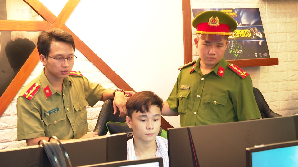 Nhóm lừa đảo sử dụng công nghệ cao chiếm đoạt 46 tỷ đồng... sa lưới - 2 Nhóm lừa đảo sử dụng công nghệ cao chiếm đoạt 46 tỷ đồng... sa lưới - 2