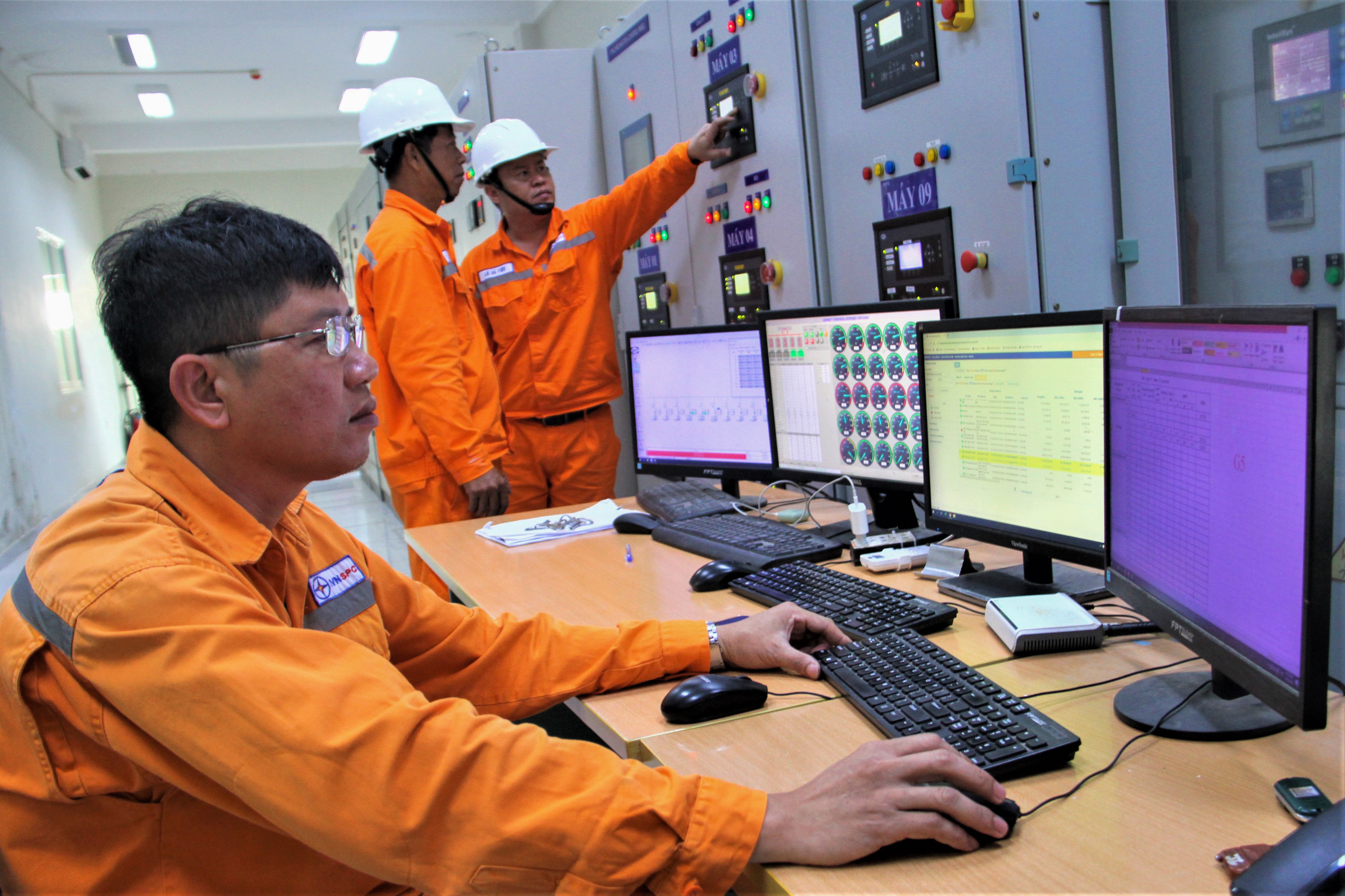 Côn Đảo mỗi ngày thêm sáng cùng điện