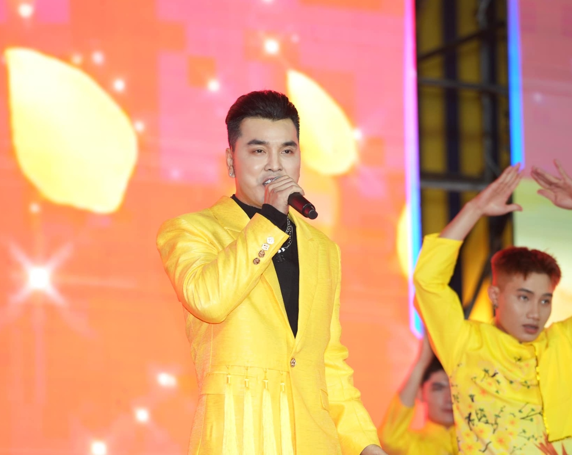 Ưng Hoàng Phúc viên mãn bên vợ người mẫu, sức khỏe ra sao sau biến cố? - 8 Ưng Hoàng Phúc viên mãn bên vợ người mẫu, sức khỏe ra sao sau biến cố? - 8