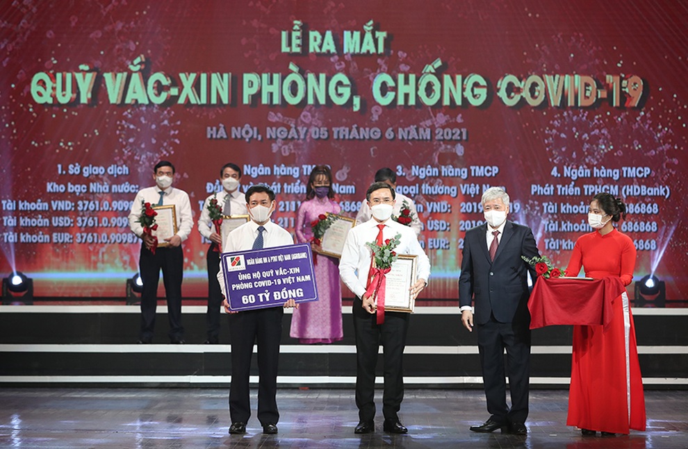 Agribank ủng hộ 52,5 tỷ đồng các tỉnh, thành phố phía Nam phòng chống dịch Covid-19 - 3