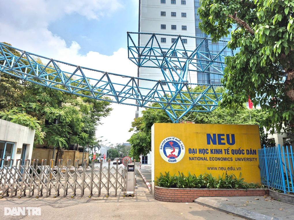 Tạm dừng phiên tòa xử vụ cựu sinh viên đòi ĐH Kinh tế quốc dân bồi thường - 2 Tạm dừng phiên tòa xử vụ cựu sinh viên đòi ĐH Kinh tế quốc dân bồi thường - 2