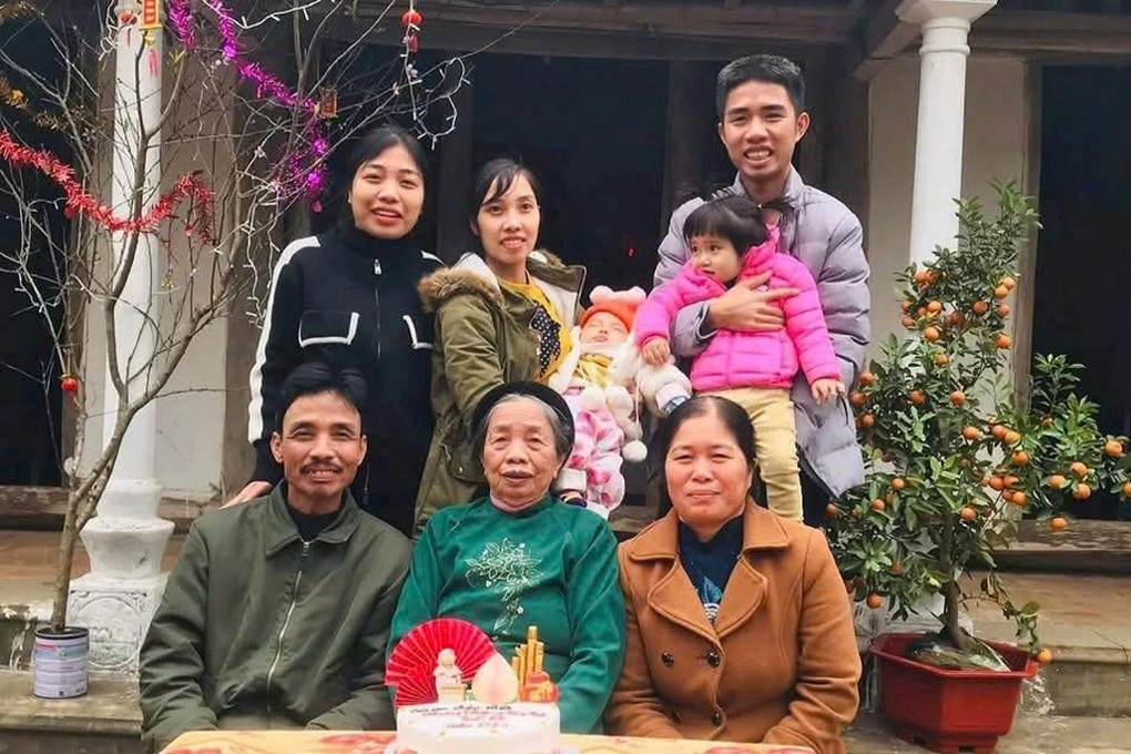 Nam giáo viên lương 13 triệu đồng, gửi bố mẹ và vợ mỗi bên 5 triệu/tháng - 2 Nam giáo viên lương 13 triệu đồng, gửi bố mẹ và vợ mỗi bên 5 triệu/tháng - 2