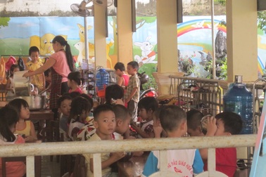 Học sinh mầm non phải đóng 24 khoản tiền ngoài quy định