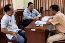 CSGT xử phạt tài xế xe buýt độ đèn gây chói mắt người đi đường ở TPHCM