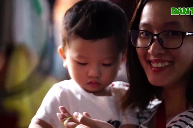 Chen chân vui Trung thu ở phố đèn lồng Lương Nhữ Học