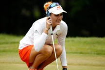 "Người đẹp hoang dã" Lexi Thompson khởi đầu tệ hại ở môn golf Olympic