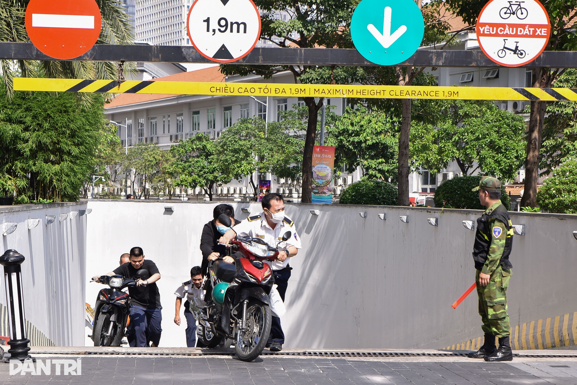 Hơn 2.000 người tham gia diễn tập PCCC ở khu vực tòa nhà cao nhất Việt Nam - 4 Hơn 2.000 người tham gia diễn tập PCCC ở khu vực tòa nhà cao nhất Việt Nam - 4