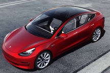 Lần đầu tiên xe chạy điện vượt xe động cơ đốt trong, dẫn đầu thị trường Anh