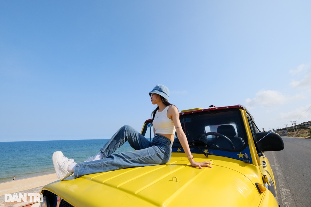 Nhân viên sale bán hàng, khách gạ kèm... bán thân - 1 Nhân viên sale bán hàng, khách gạ kèm... bán thân - 1