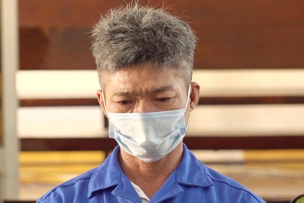 Người đàn ông chăn vịt lãnh 18 tháng tù vì đưa người nhập cảnh trái phép - 1 Người đàn ông chăn vịt lãnh 18 tháng tù vì đưa người nhập cảnh trái phép - 1