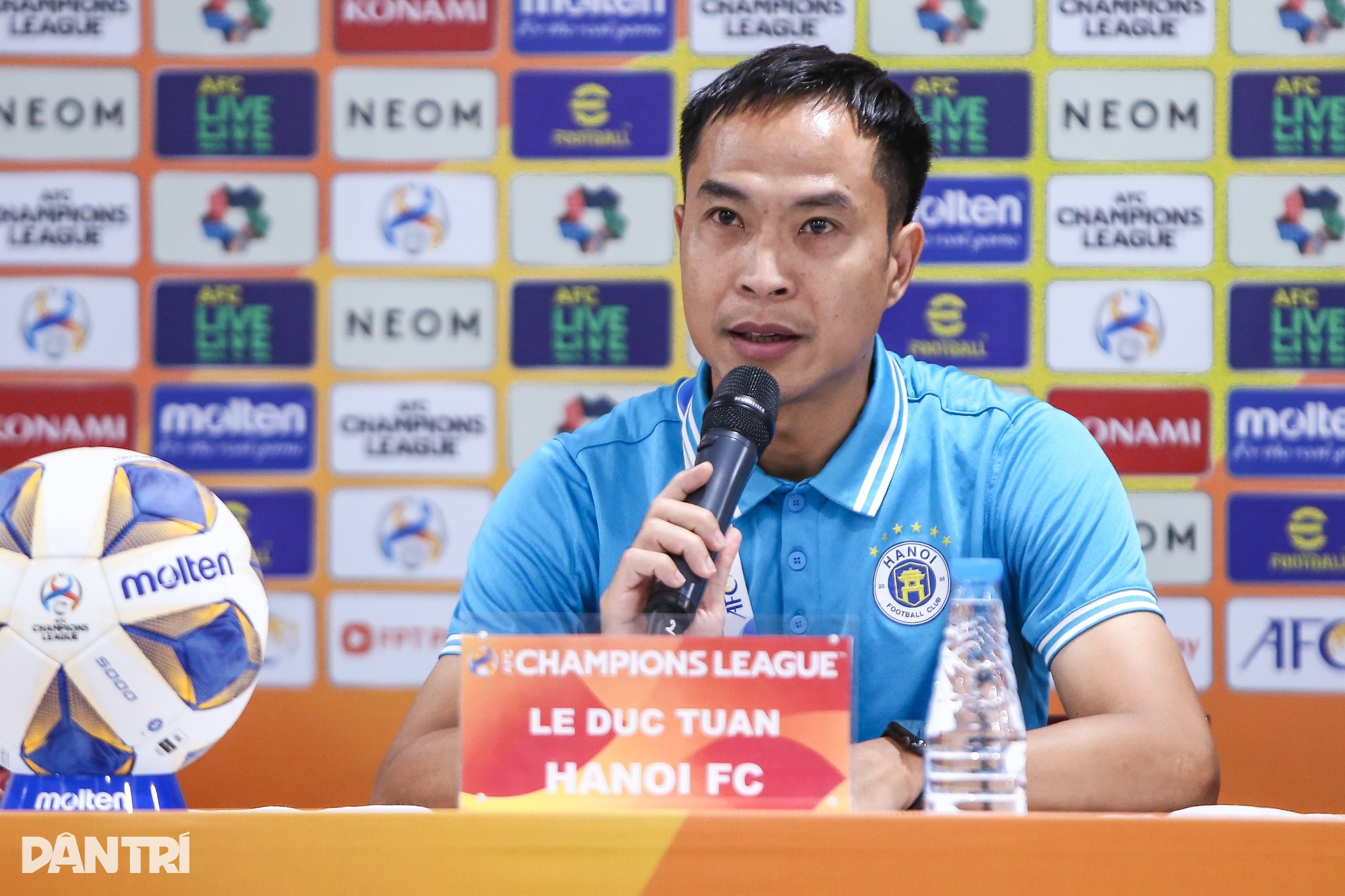 קבוצת הכדורגל האנוי שמה קץ לרצף של 5 הפסדים, המאמן לה דוק טואן אומר משהו מפתיע - 1 Hà Nội FC chấm dứt chuỗi 5 trận toàn thua, HLV Lê Đức Tuấn nói điều bất ngờ - 1