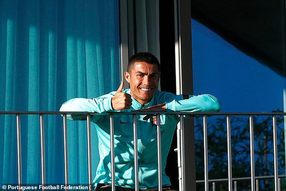 C.Ronaldo phản ứng mạnh khi bị cáo buộc phá vỡ quy tắc cách ly - 2 C.Ronaldo phản ứng mạnh khi bị cáo buộc phá vỡ quy tắc cách ly - 2