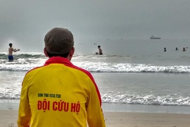 Những người làm nghề cứu hộ bãi biển ở Đà Nẵng