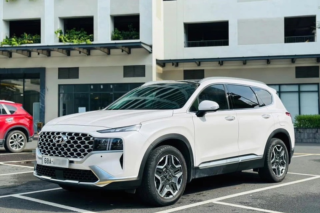 Đại lý giảm giá tới 200 triệu đồng cho Hyundai Santa Fe - 4 Đại lý giảm giá tới 200 triệu đồng cho Hyundai Santa Fe - 4