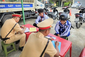 Một tuần phát hiện xử lý 500 học sinh vi phạm giao thông