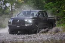 Triton sẽ có bản hybrid cắm sạc mới giống của Range Rover