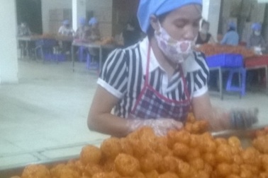 Đột nhập xưởng sản xuất bim bim “bẩn” công nghệ Trung Quốc