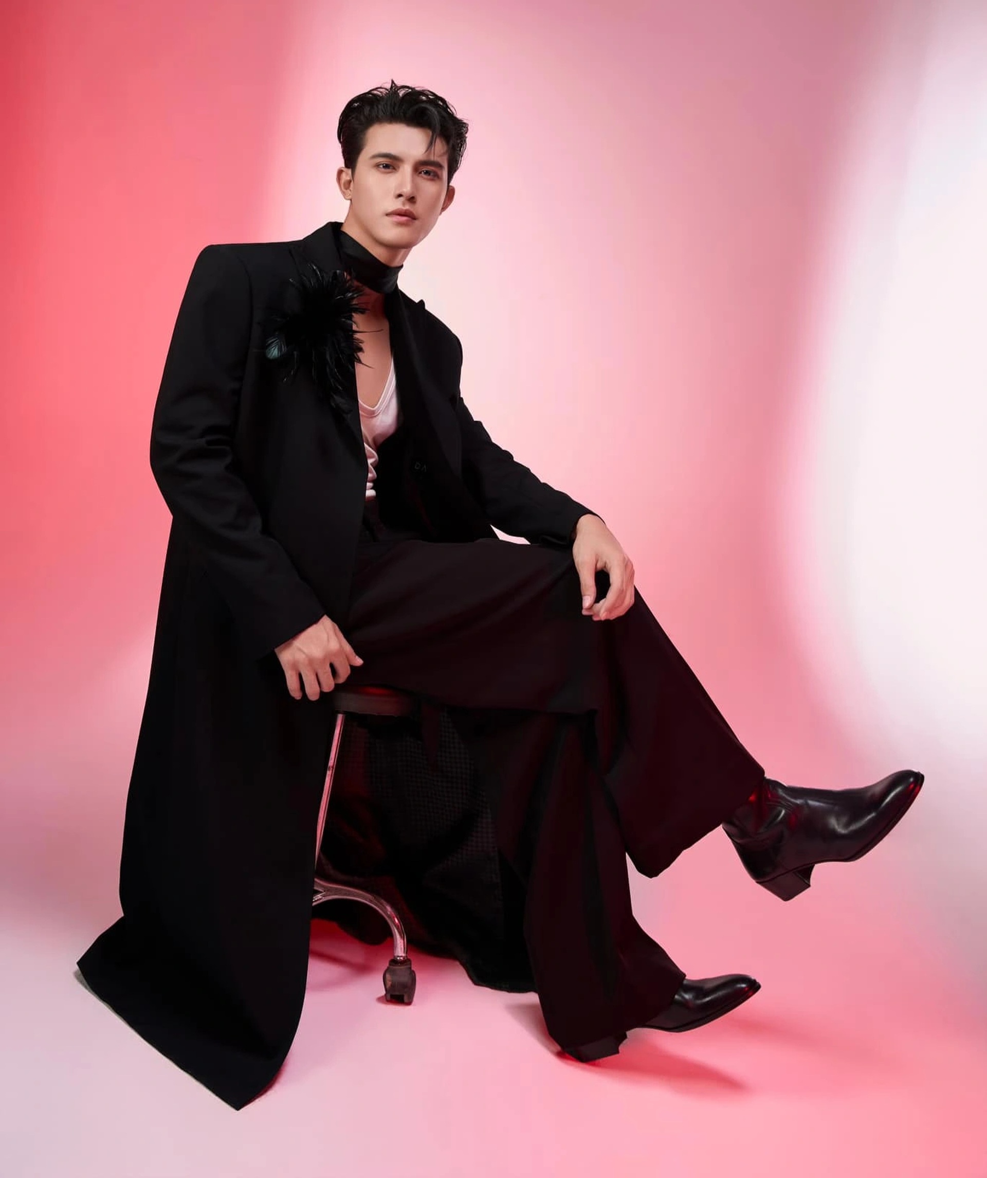 Dàn diễn viên điển trai, 6 múi tranh đấu trong phim Tử chiến trên không - 10 Dàn diễn viên điển trai, 6 múi tranh đấu trong phim Tử chiến trên không - 10