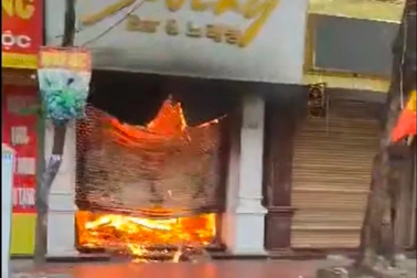 Cháy phòng trà 4 tầng ở Hải Phòng, 3 người tử vong