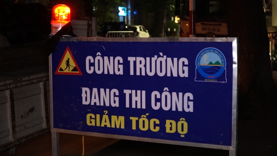 Hà Nội chôn ngầm 1600m cáp điện, lát lại vỉa hè quanh hồ Gươm - 5 Hà Nội chôn ngầm 1600m cáp điện, lát lại vỉa hè quanh hồ Gươm - 5