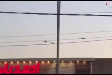 Trực thăng quân sự Mỹ tuần tra sau khi đại sứ quán và căn cứ không quân ở Iraq bị tấn công