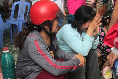 Phát hiện thi thể con trai dưới sông sau 2 ngày mất tích