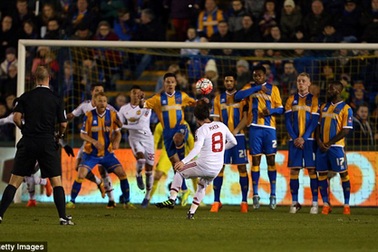 Pha đá phạt tranh cãi của MU được “học lỏm” từ Midtjylland