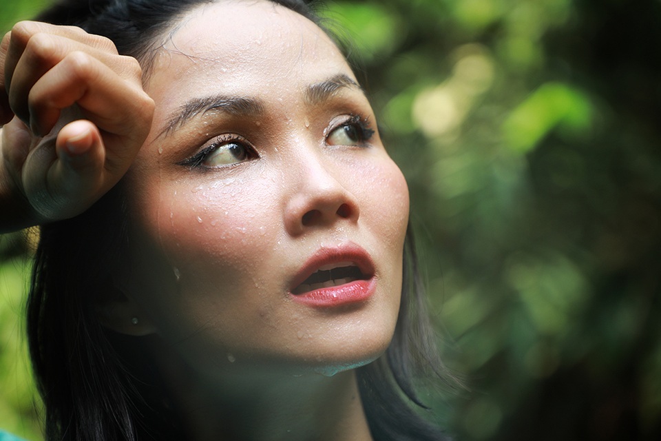 Hoa hậu H’hen Niê “hú hồn” vì bị trượt té khi thám hiểm hang Sơn Đoòng - 19