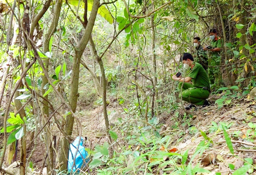 12 giờ truy bắt kẻ sát nhân trên núi Két - 5 12 giờ truy bắt kẻ sát nhân trên núi Két - 5