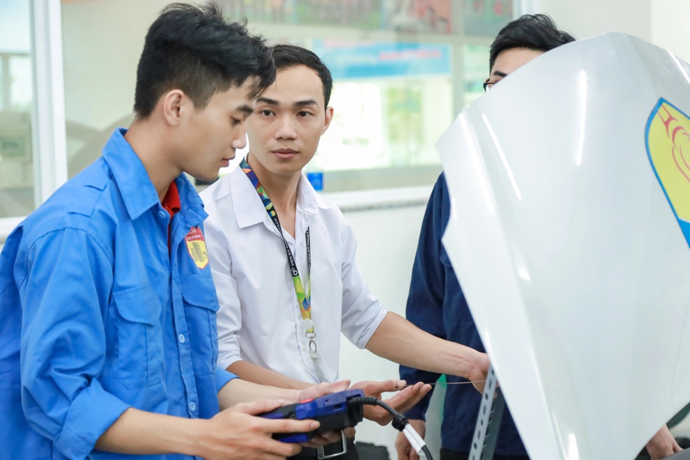 Người lao động cần thay đổi kỹ năng, tư duy để làm việc với robot - 1 Người lao động cần thay đổi kỹ năng, tư duy để làm việc với robot - 1