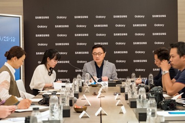 CEO Samsung: Thương hiệu di động Trung Quốc là "sự căng thẳng lành mạnh"