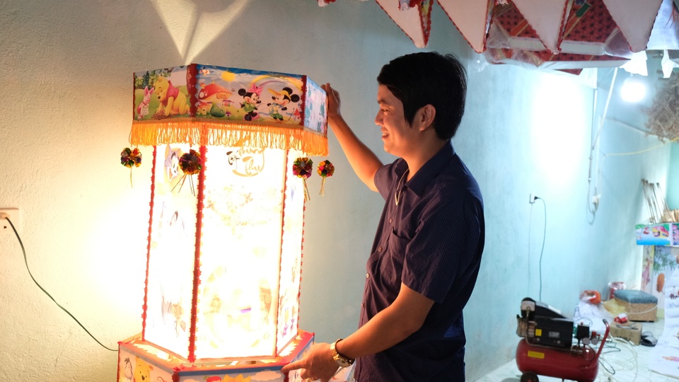 Làng nghề làm đèn lồng đìu hiu trước Tết Trung thu - 5 Làng nghề làm đèn lồng đìu hiu trước Tết Trung thu - 5