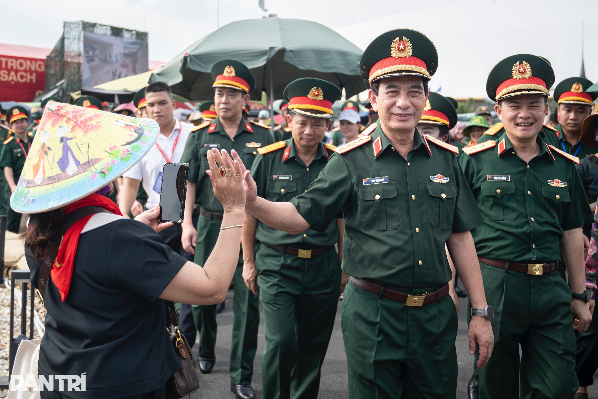 Đại tướng Phan Văn Giang trải nghiệm lái xe không kính đường Trường Sơn - 6