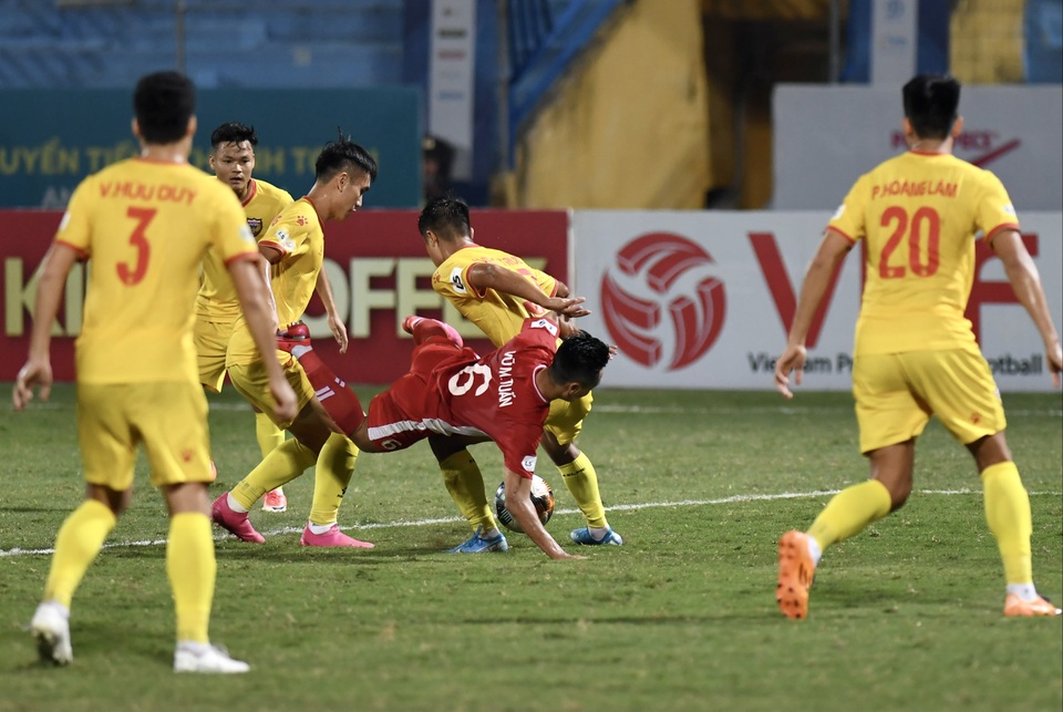 Trọng Đại tỏa sáng, CLB Viettel tiếp tục dẫn đầu bảng V-League - 4 Trọng Đại tỏa sáng, CLB Viettel tiếp tục dẫn đầu bảng V-League - 4