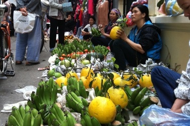 Giá hoa quả, thực phẩm Tết "nhảy múa"