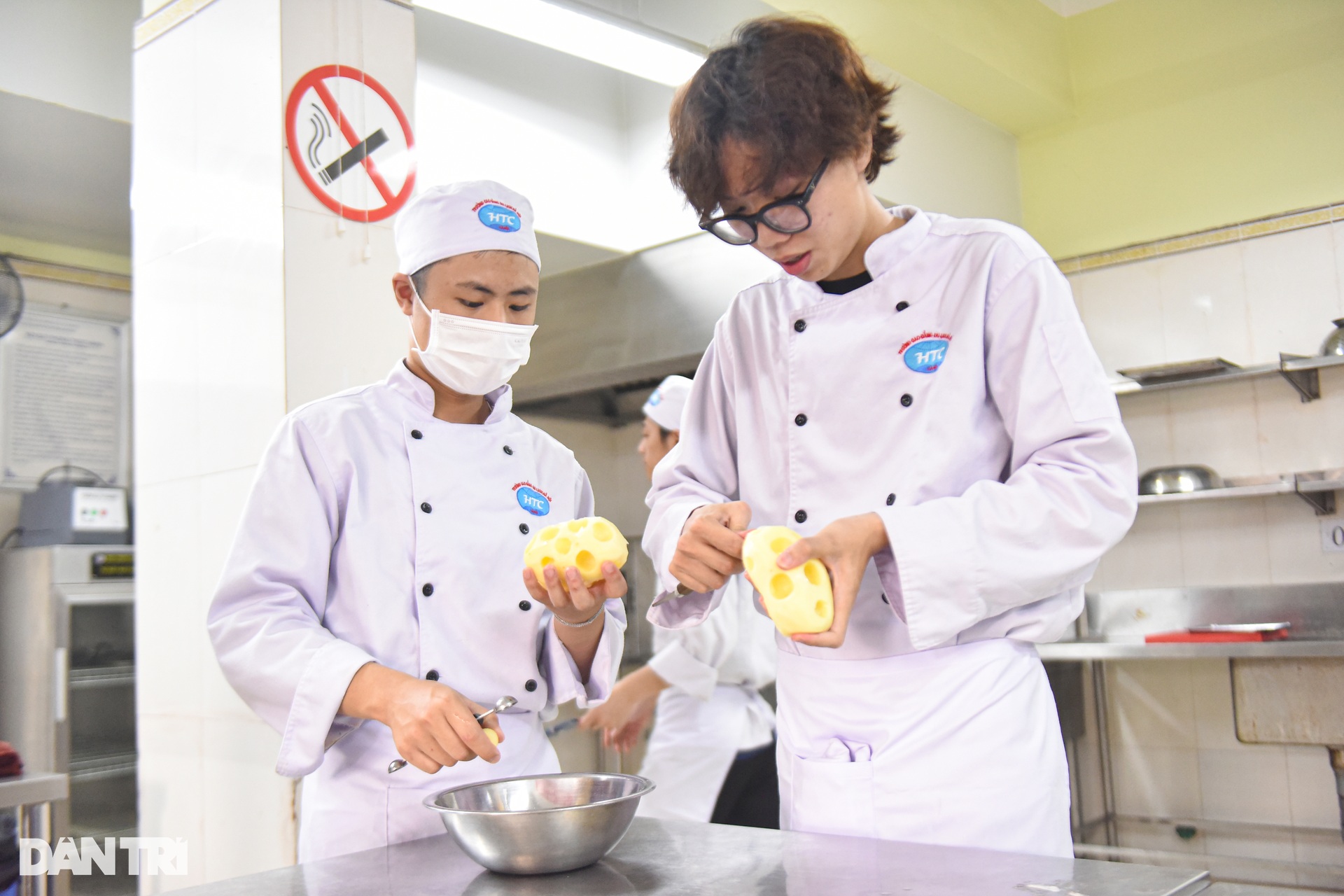 Nghề đầu bếp lên ngôi, sinh viên năm thứ hai đã kiếm 10 triệu/tháng - 6 Nghề đầu bếp lên ngôi, sinh viên năm thứ hai đã kiếm 10 triệu/tháng - 6
