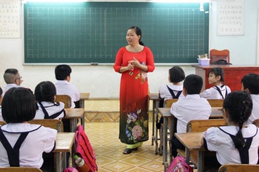 Thiếu giáo viên, nhiều trường học phải mời cả người về hưu quay lại giảng dạy
