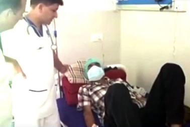 Suýt chết vì nuốt... 40 con dao vào bụng