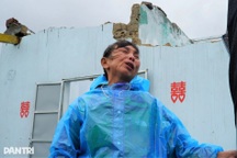 Nhà vừa khắc phục xong lại bị bão Bualoi tàn phá, người dân bật khóc nức nở