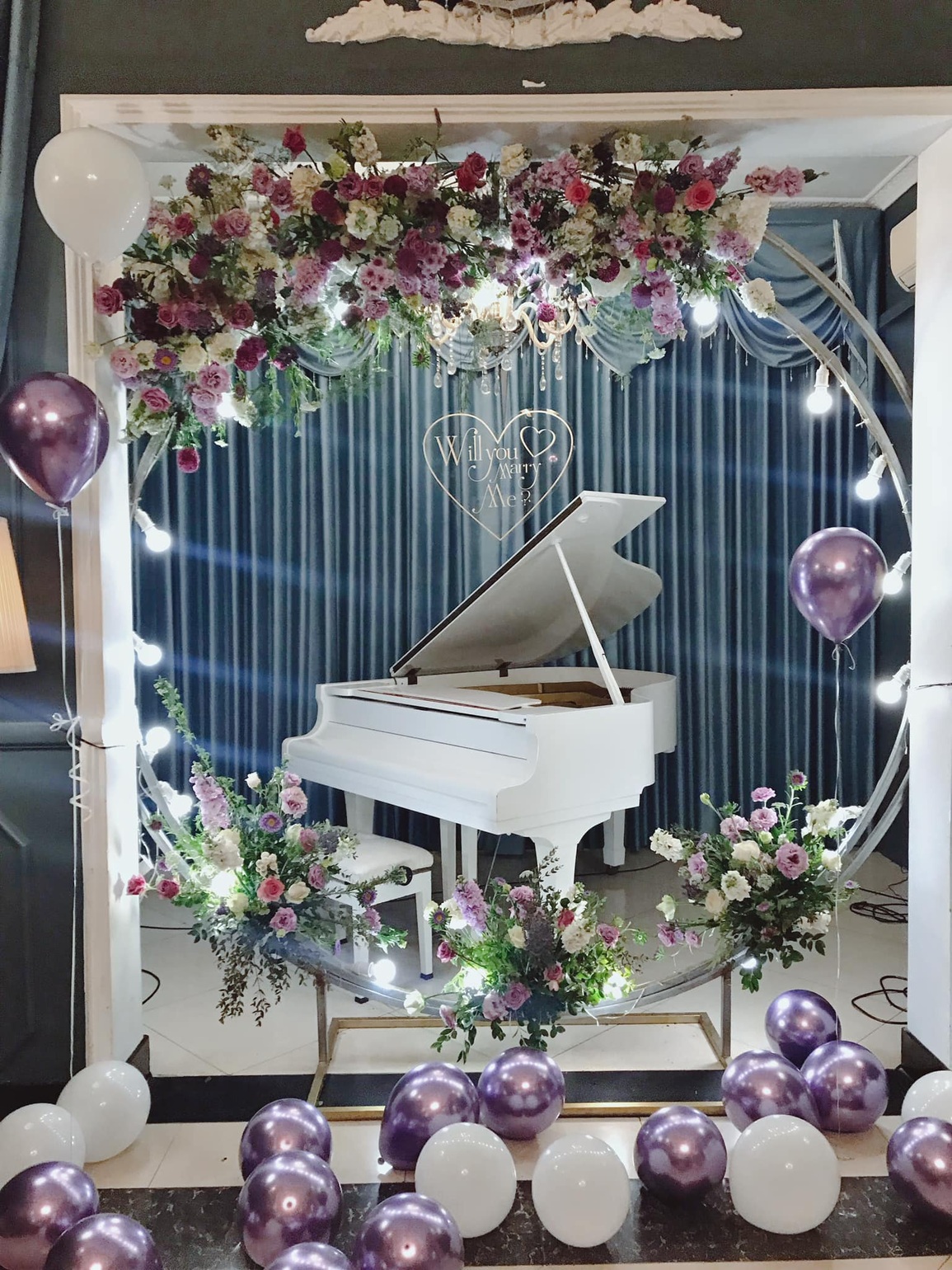 Diễn viên Bình An quỳ gối cầu hôn Á hậu Phương Nga trước Valentine - 2 Diễn viên Bình An quỳ gối cầu hôn Á hậu Phương Nga trước Valentine - 2