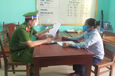 Sửa ngày, mượn giấy tiêm phòng vắc xin để "thông chốt" kiểm dịch