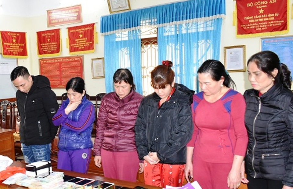 Công an Ninh Bình phá đường dây đánh bạc hàng tỷ đồng mỗi ngày - 2 Công an Ninh Bình phá đường dây đánh bạc hàng tỷ đồng mỗi ngày - 2