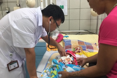 Mẹ con sản phụ thập tử nhất sinh vì tự bỏ điều trị tuyến giáp khi mang thai