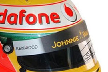 McLaren bán mũ bảo hiểm F1 nạm kim cương 