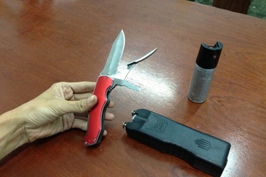 Bắt nhóm giang hồ xịt hơi cay tấn công cảnh sát