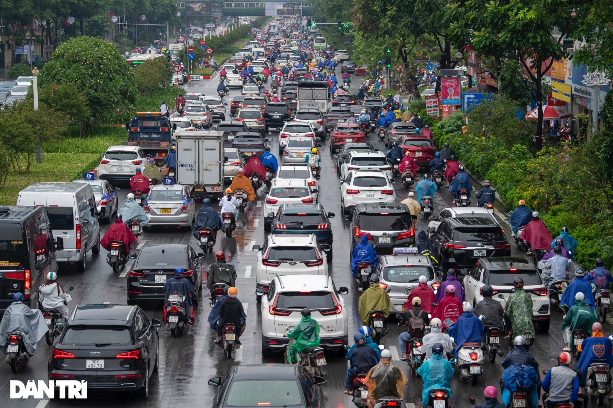 View - Hà Nội ùn tắc nhiều tuyến phố buổi sáng đầu tuần | Báo Dân trí