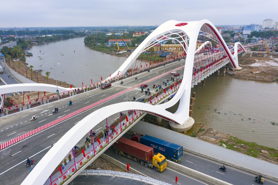 Thông xe kỹ thuật cầu Rào trị giá hơn 2.000 tỷ - 3 Thông xe kỹ thuật cầu Rào trị giá hơn 2.000 tỷ - 3